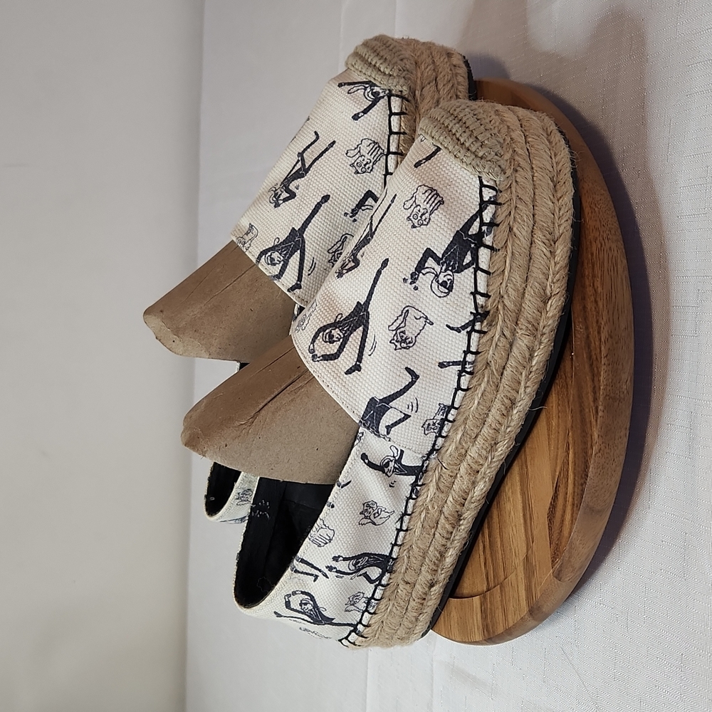 Karl Lagerfeld  whimsical slip on. Size 8